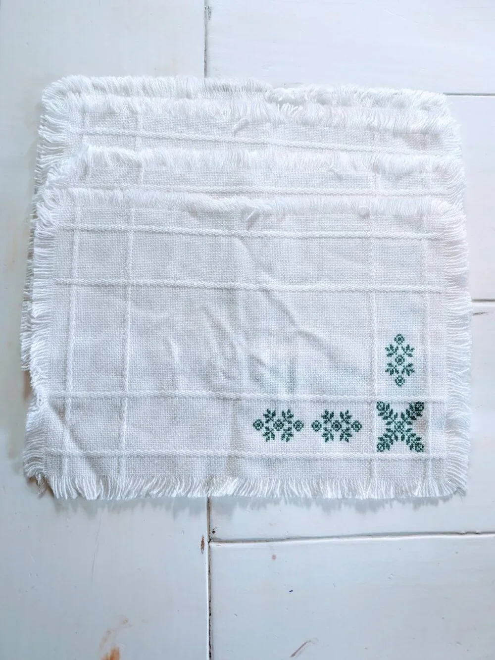 VTG Set Embroidered Cotton Placemats & Napkins White Cross Stitch Open Weave